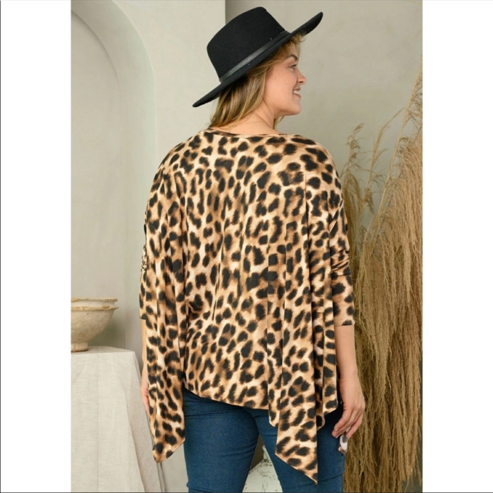 NWT PLUS SIZE (2X/3X) animal print asymmetrical top. VERY FLATTERING!! - Picture 5 of 5